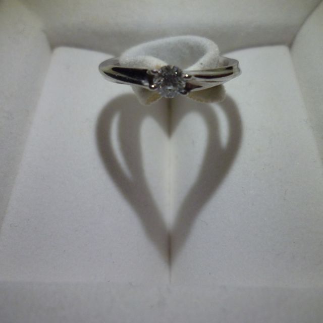 【STAR JEWELRY(スタージュエリー)の口コミ】 立爪タイプだと引っかけてしまい着用感が好きではない、でも埋め込みタイ…