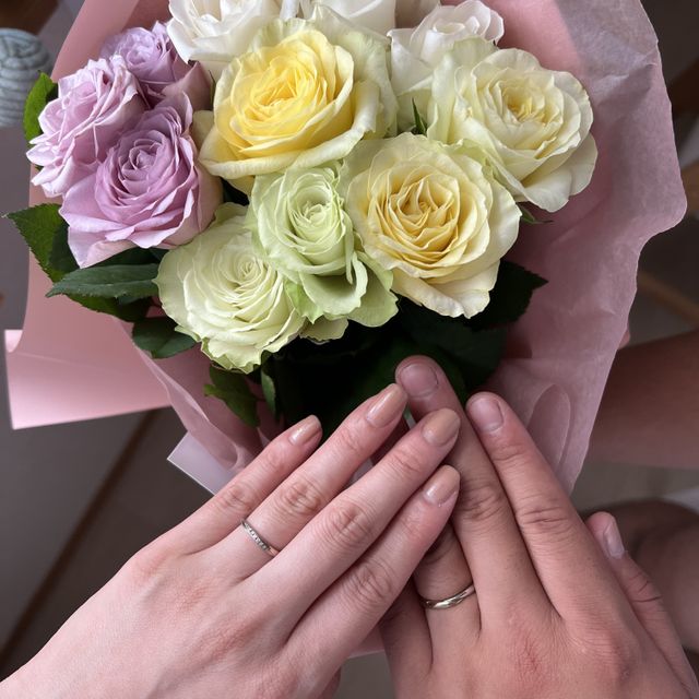 【AMOUR AMULET(アムール・アミュレット)の口コミ】 プラチナもゴールドもつけたいしと色味をすごく迷っていましたが、半分ず…