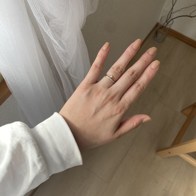 【AMOUR AMULET(アムール・アミュレット)の口コミ】 プラチナもゴールドもつけたいしと色味をすごく迷っていましたが、半分ず…