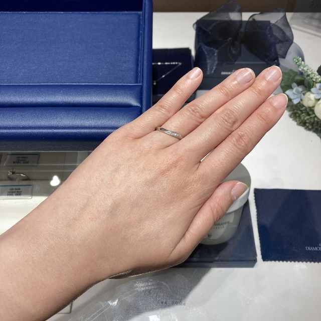 【銀座ダイヤモンドシライシの口コミ】 「信じる」という意味を持つ飽きのこないシンプルなデザインの指輪です。…