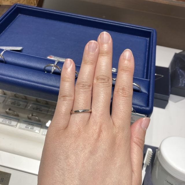 【銀座ダイヤモンドシライシの口コミ】 「お守り」という意味を持つ結婚指輪です。リング幅や厚みがほどよくある…