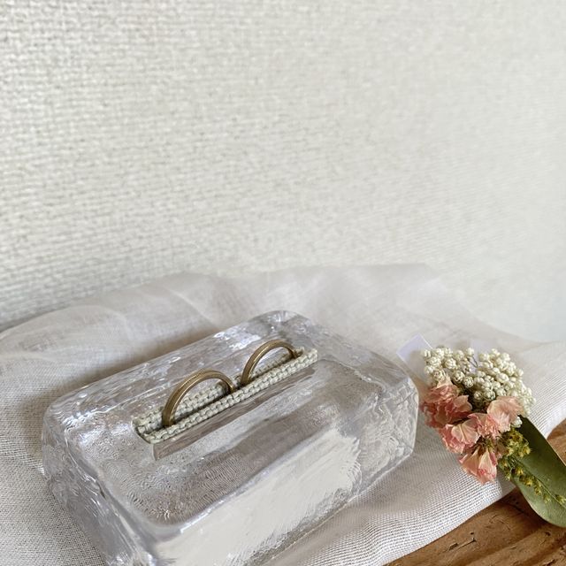 【mina.jewelry(ミナジュエリー)の口コミ】 デザインや指輪のカラーリングが豊富で
自分たちに合うデザインを作って頂…