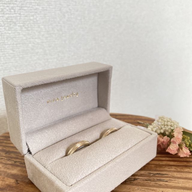 【mina.jewelry(ミナジュエリー)の口コミ】 デザインや指輪のカラーリングが豊富で
自分たちに合うデザインを作って頂…