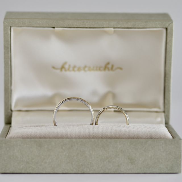 【hitotsuchi(ヒトツチ)の口コミ】 一見シンプルなデザインですが、２つの金属が重なりあっていて、表面と内…