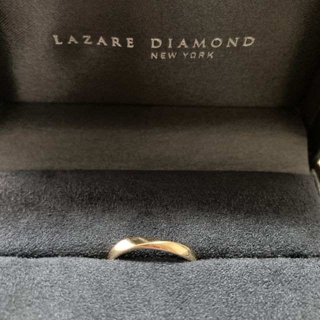 【ラザール ダイヤモンド(LAZARE DIAMOND)の口コミ】 指輪のデザインが気に入りました。シンプルな真っ直ぐなやつではなく、ま…