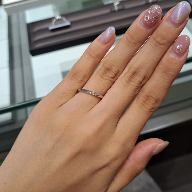 【アイプリモ(I-PRIMO)の口コミ】 ヘラクレスDR15という、ダイヤモンドが15石付いた指輪を試着しました。素…