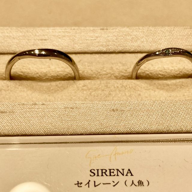 【Sirena Azzurro(セイレーン アズーロ)の口コミ】 指輪デザイン…ウェーブがかったリングは結構みますが、ブルーダイ…