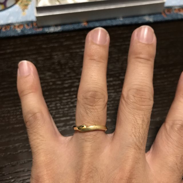 【銀座ダイヤモンドシライシの口コミ】 カタログを見させて頂いて、2人共可愛いねということになり、商品名がアク…