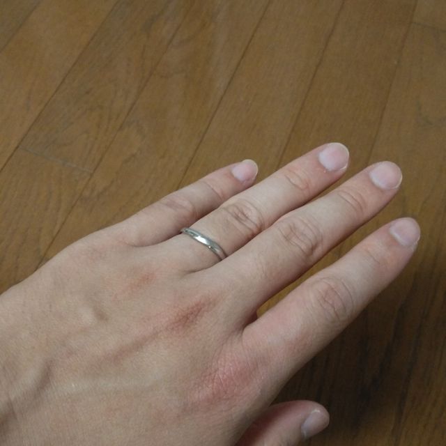 【銀座ダイヤモンドシライシの口コミ】 指輪のデザインが上品で落ち着いている。毎日つける結婚指輪なので、飽き…