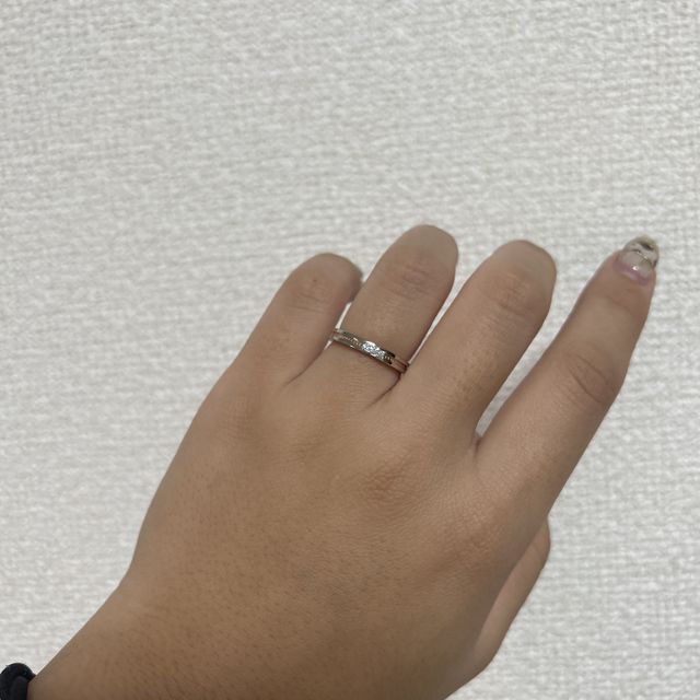 【アイプリモ(I-PRIMO)の口コミ】 シンプルだけど他とは被らないデザインを探していました。
そこでこの指輪…