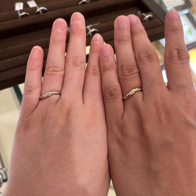 【BIJOUPIKO(ビジュピコ)の口コミ】 ウェーブタイプのゴールドの指輪なので、黄色人種である日本人には肌馴染…