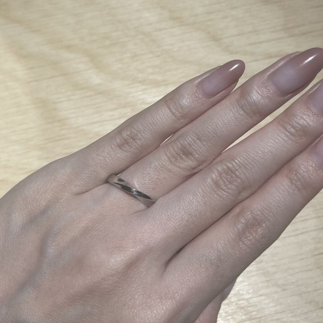 【ith(イズ)の口コミ】 はやりの捻れているデザインです。しっかり捻れが感じれますがゴツすぎず…