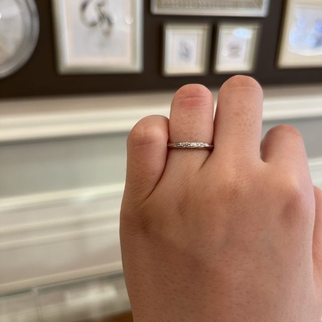 【BIJOUPIKO(ビジュピコ)の口コミ】 きらびやかなダイヤモンドが輝く綺麗なプラチナの指輪です。つけている時…