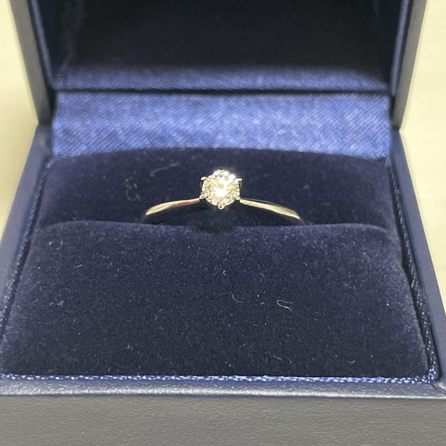 【銀座ダイヤモンドシライシの口コミ】 ダイヤのみの購入が出来たことに加えサービスでサイズ調整可能なリングに…