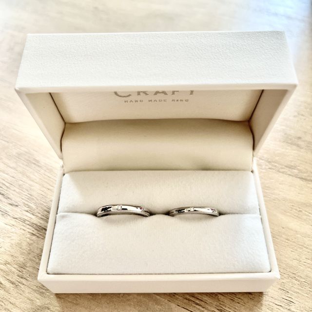 【CRAFY(クラフィ)の口コミ】 2人とも同じデザインがよく、シンプルがよかったので
お店の人と話し合い…