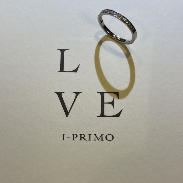 【アイプリモ(I-PRIMO)の口コミ】 さりげないダイヤの輝きを演出。
他の指輪よりリングの幅が細く、普段着用…