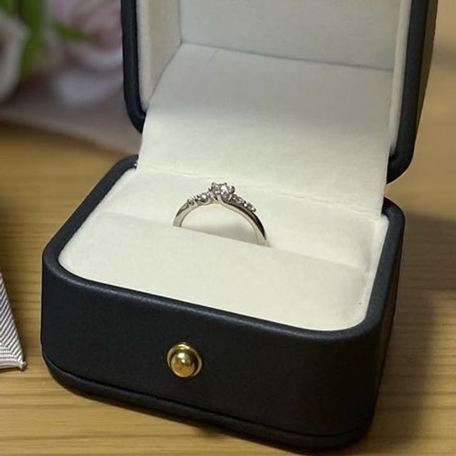 【TOMOE(トモエ)の口コミ】 【デザイン・テイスト】ゆびが短くふっくらした手のため、ウェーブ型の指…