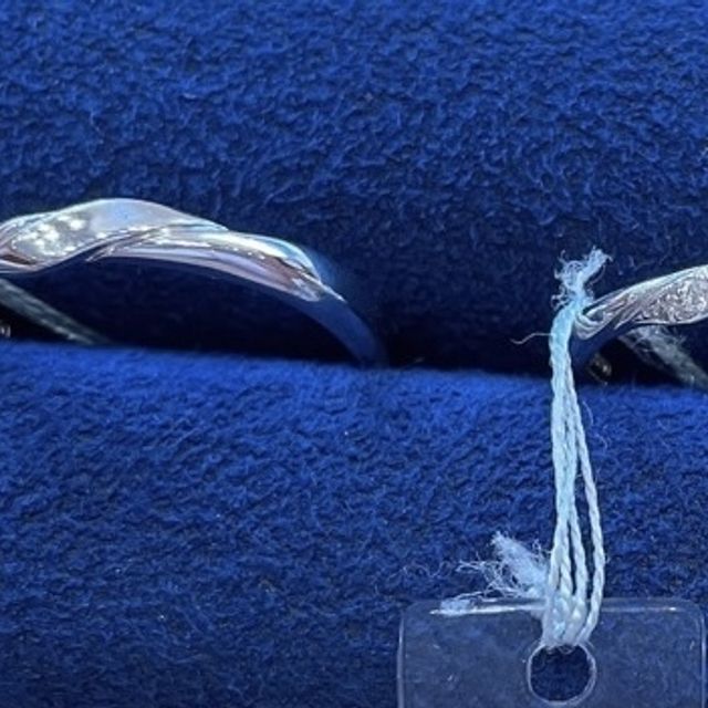 【ENUOVE(イノーヴェ)の口コミ】 【デザイン・テイスト】指が短くふっくらした手なのでウェーブ型がいいな…