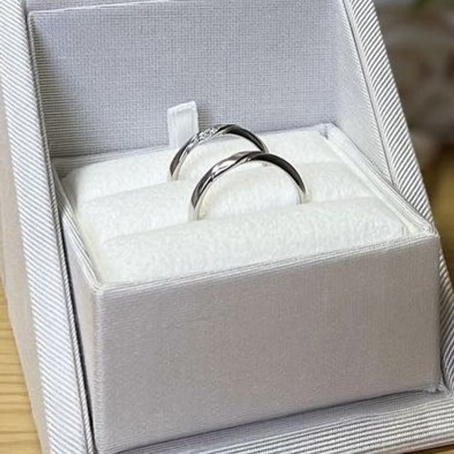 【ENUOVE(イノーヴェ)の口コミ】 【デザイン・テイスト】指が短くふっくらした手なのでウェーブ型がいいな…