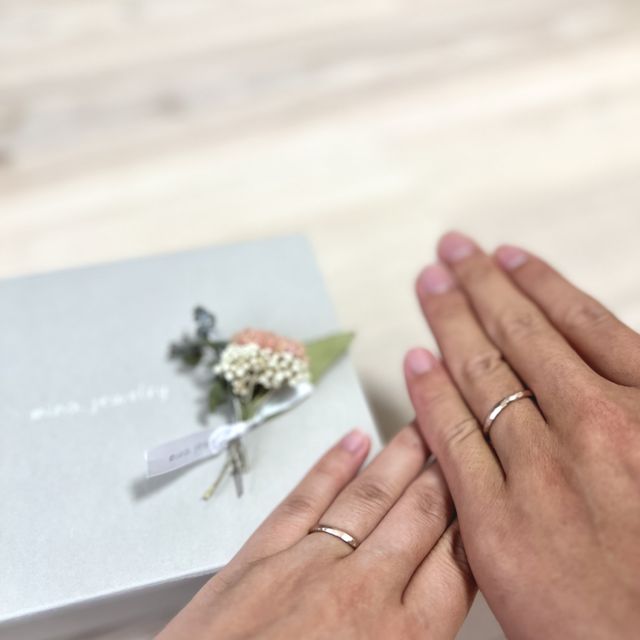 【mina.jewelry(ミナジュエリー)の口コミ】 Instagramを拝見したのがきっかけでこちらのリングを選びました。
フルオ…