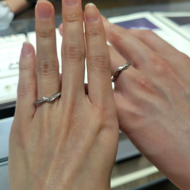【アイプリモ(I-PRIMO)の口コミ】 デザイン性のあるおしゃれな結婚指輪も気になっていたため、たまたま見つ…