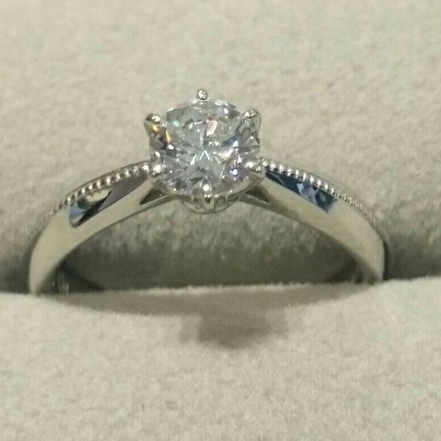 【WATANABE / 卸商社直営　渡辺の口コミ】 デザインについて、台座とリングの形を別々のデザインから組み合わせら事…