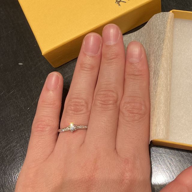 【ケイウノ ブライダル(K.UNO BRIDAL)の口コミ】 プラチナで、ダイヤが少し付いているS字ラインがいいと思っていたので、あ…