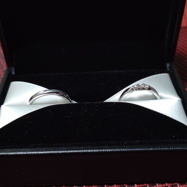 【エクセルコダイヤモンド(EXELCO DIAMOND)の口コミ】 ダイヤが沢山付いたストレートタイプのものを探していました。最終的に同…