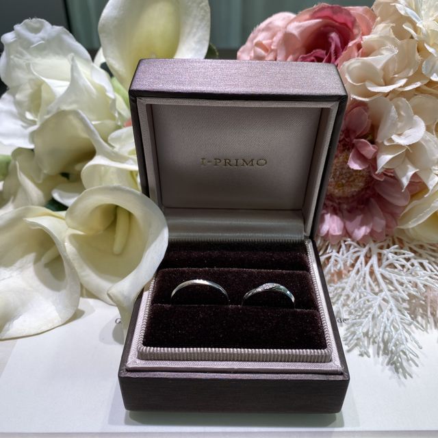【アイプリモ(I-PRIMO)の口コミ】 デザインはシンプルですが、ピンクゴールドが入っており、その時により光…
