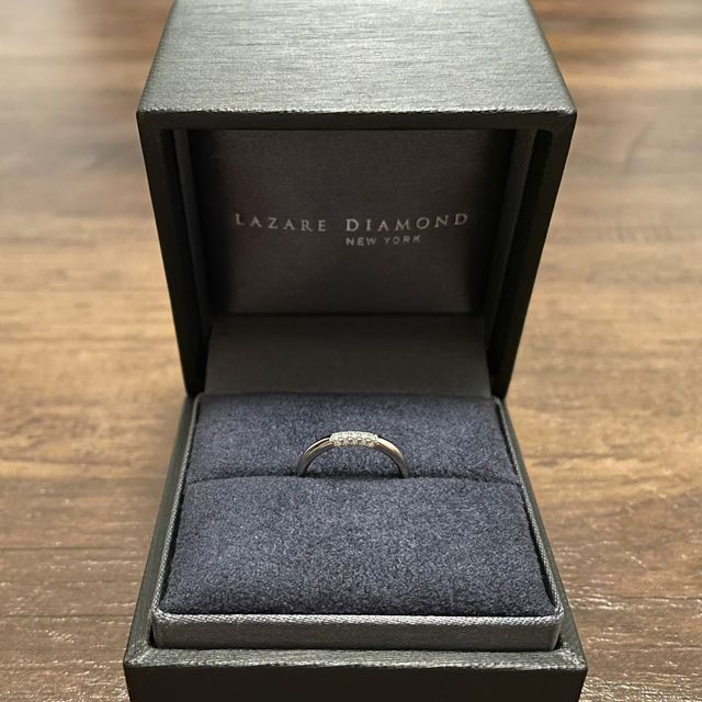 【ラザール ダイヤモンド(LAZARE DIAMOND)の口コミ】 スリーサイドリングの1番の特徴は3方向からダイヤが入っており、どこから…