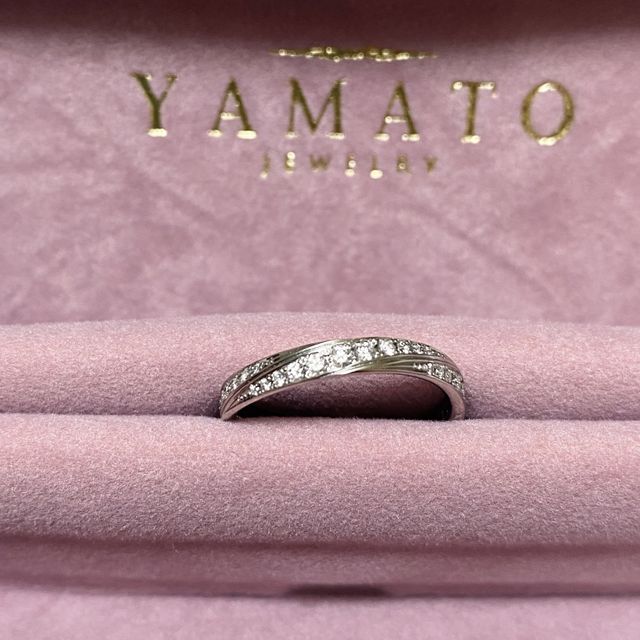 【PILOT BRIDAL(パイロットブライダル)の口コミ】 商品名はブライトです。写真よりダイヤが光ります。
丈夫な指輪を探し、長…