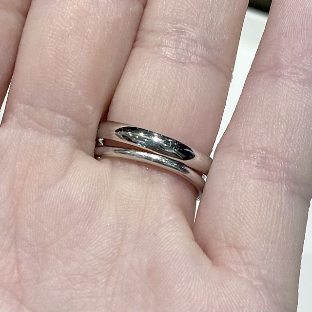 【PILOT BRIDAL(パイロットブライダル)の口コミ】 商品名はプレジャーです。
すごく光ります！元々所持している指輪との重ね…