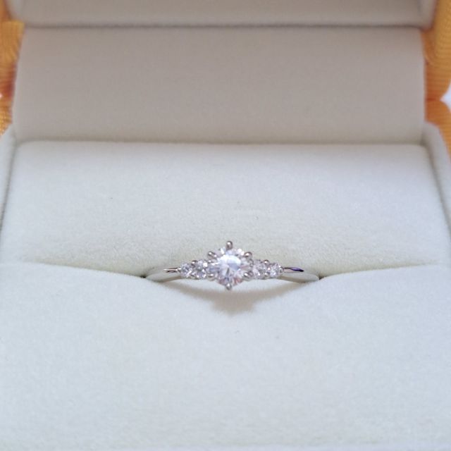 【ケイウノ ブライダル(K.UNO BRIDAL)の口コミ】 母から譲り受けたダイアモンドを使ってリメイクをお願いしました。担当の…