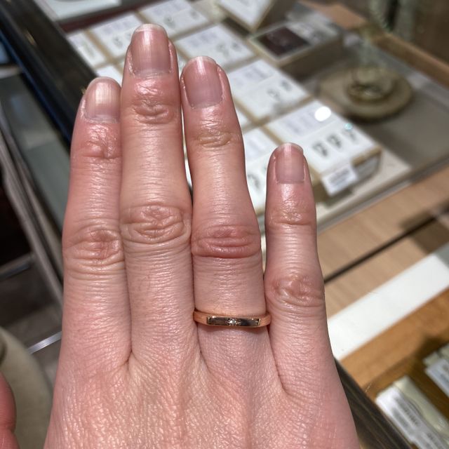【SUEHIRO(スエヒロ)の口コミ】 オーソドックスなデザインの指輪はたいてい揃っていた印象です。好きな石…