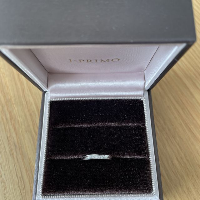 【アイプリモ(I-PRIMO)の口コミ】 ぐるっと一周に渡りエッジのデザインがついており、すぐに気に入ってしま…