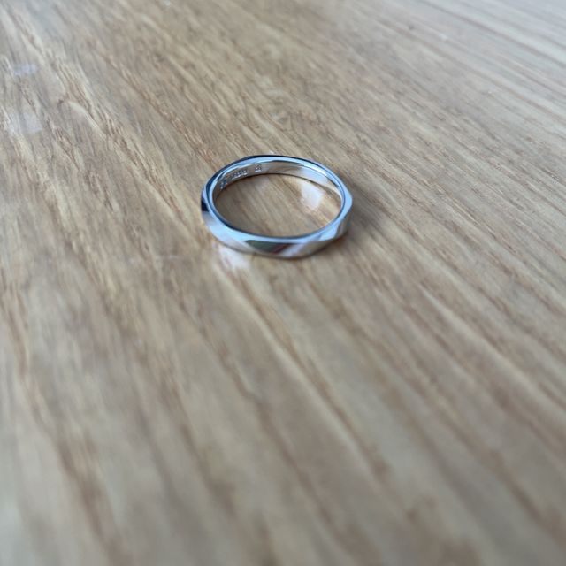 【アイプリモ(I-PRIMO)の口コミ】 ぐるっと一周に渡りエッジのデザインがついており、すぐに気に入ってしま…