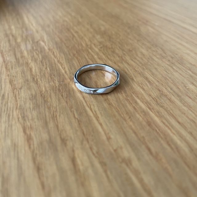 【アイプリモ(I-PRIMO)の口コミ】 ぐるっと一周に渡りエッジのデザインがついており、すぐに気に入ってしま…