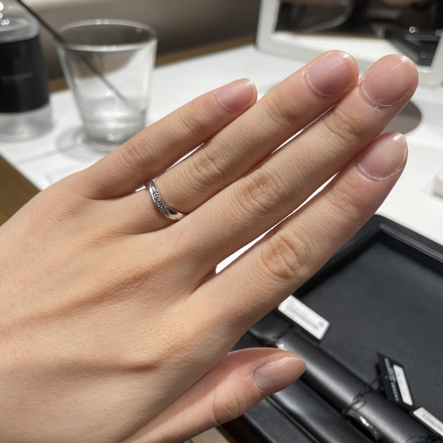 【ラザール ダイヤモンド(LAZARE DIAMOND)の口コミ】 着用していて指輪がくるくる回ってしまっても、どの面でも楽しめる（表が…