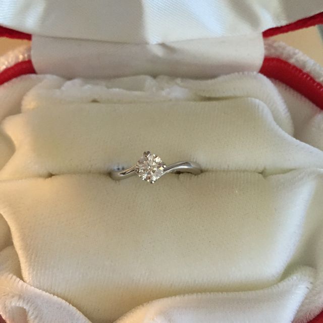 【WATANABE / 卸商社直営　渡辺の口コミ】 デザインとつけ心地で選びました。二枚目の写真のとおり、爪の接合部がな…