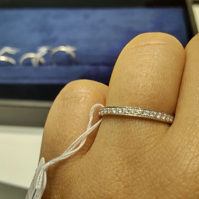 【4℃ BRIDAL(ヨンドシーブライダル)の口コミ】 品質がよく、キラキラとゴージャスな感じ気に入りました。ダイヤがたくさ…