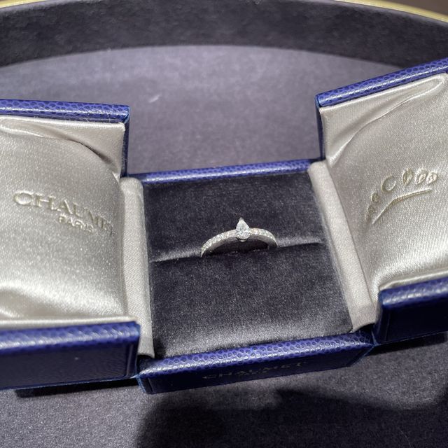 【ショーメ(CHAUMET)の口コミ】 ペアシェイプのダイヤモンドに惹かれました。プラチナの安心感。
個性があ…