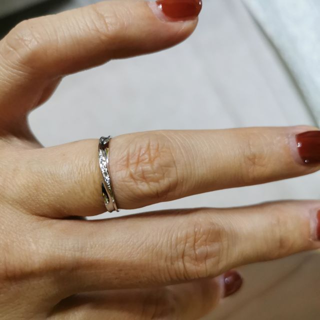 【insembre(インセンブレ)の口コミ】 デザインはエレガントなタイプです。素材はプラチナです。テイストは女性…