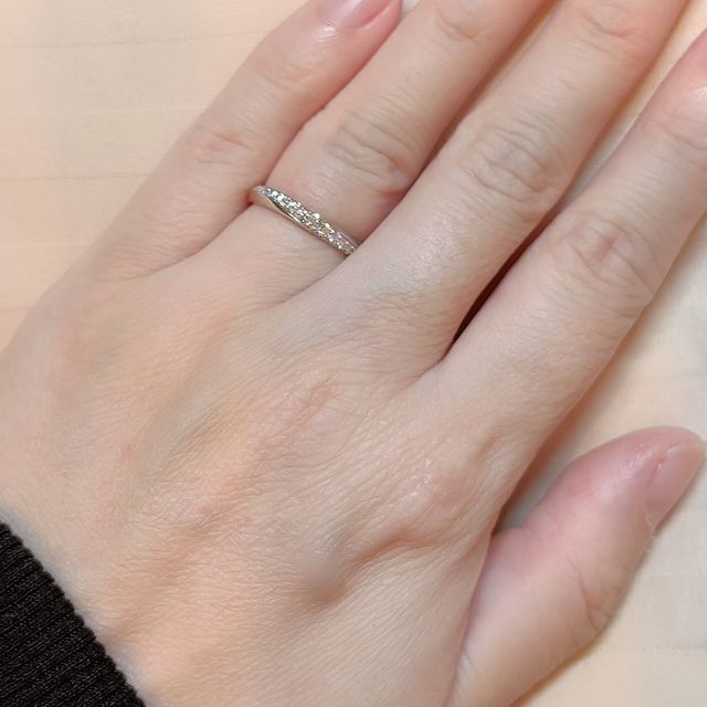 【銀座ダイヤモンドシライシの口コミ】 最初エタニティリングで探していましたが、どれも同じに見えてしまい決め…