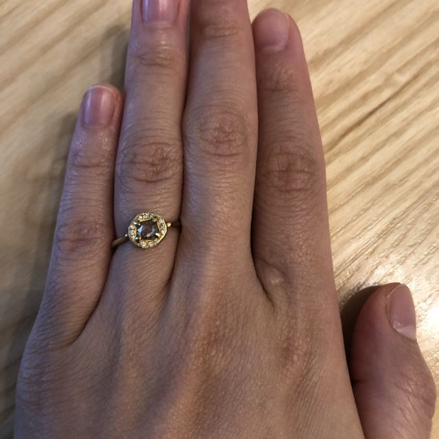 【monaka jewelry(モナカジュエリー)の口コミ】 指輪のデザインがアンティーク調で個性的なのに惹かれて購入しました。一…