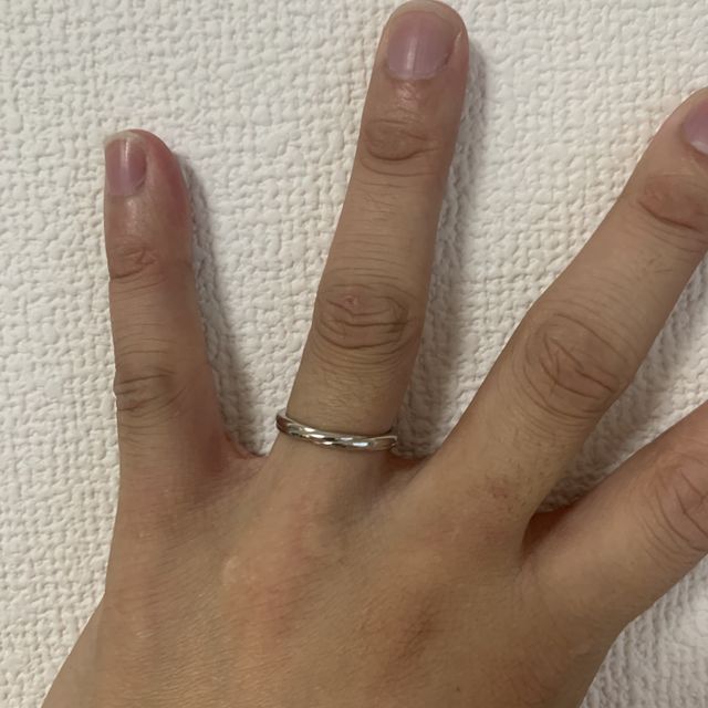 【銀座ダイヤモンドシライシの口コミ】 デザインがよかったから。
ペアではないが似たようなデザインでお揃い感を…