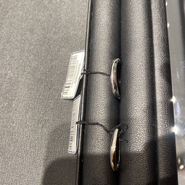 【エクセルコダイヤモンド(EXELCO DIAMOND)の口コミ】 ダイヤの輝きもとても素敵です。ミル打ち加工によってダイヤの輝きはもち…