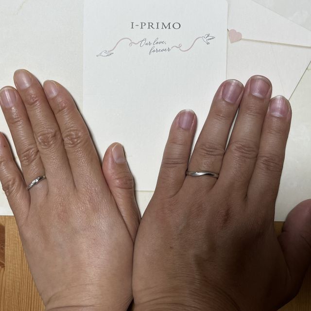 【アイプリモ(I-PRIMO)の口コミ】 たくさんのデザインを見て試着しましたが、最終的に2人ともペアリング感も…