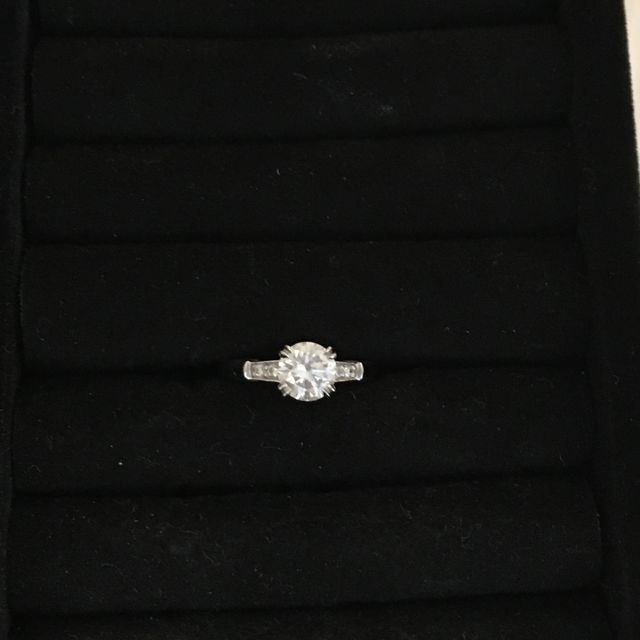 【ハリー・ウィンストン(Harry Winston)の口コミ】 他のブランドを何軒か見ても、ハリーウィンストンのダイヤモンドが1番輝い…