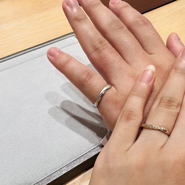 【STAR JEWELRY(スタージュエリー)の口コミ】 二つを合わせるとハートのデザインになるという、結婚指輪にぴったりのデ…