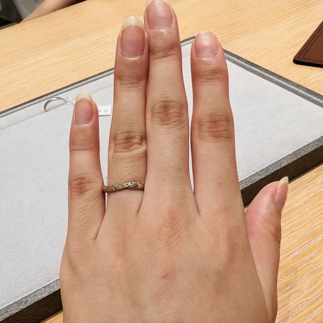 【STAR JEWELRY(スタージュエリー)の口コミ】 二つを合わせるとハートのデザインになるという、結婚指輪にぴったりのデ…